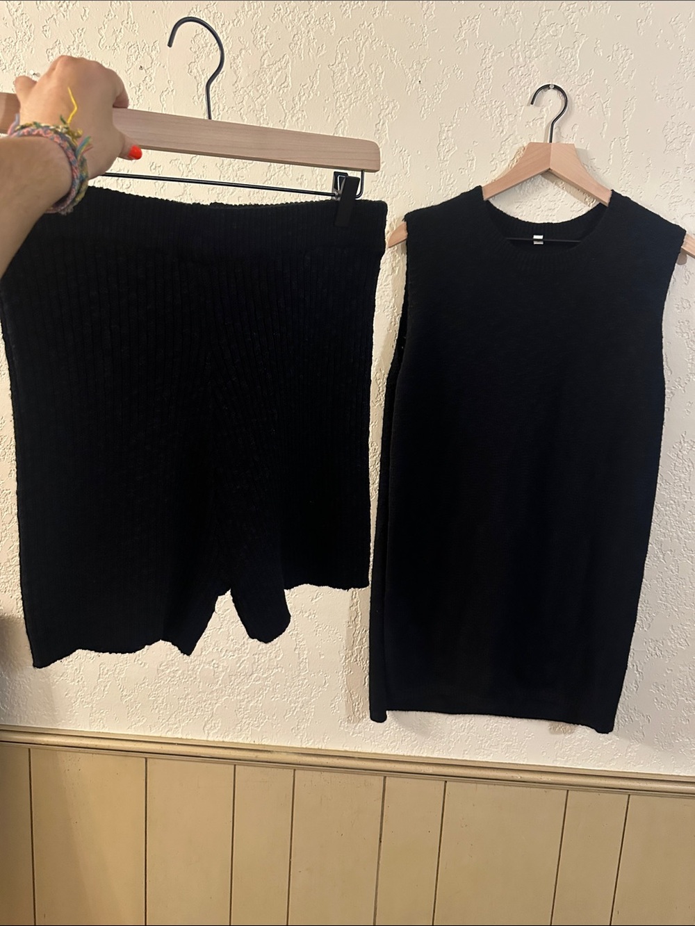 Black Women's Sleeveless Knit Set